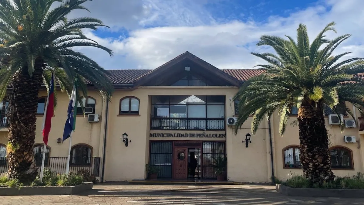 La Municipalidad de Peñalolén desvincula a 22 funcionarios por licencias médicas irregulares.