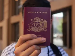 Ciudadano chileno regresa a Santiago tras fallo que protege su derecho a ingresar a Costa Rica.