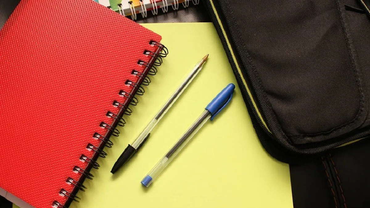 Sernac presenta Cotizador Escolar para comparar precios de útiles y uniformes.