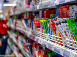 SERNAC presenta el Cotizador 2026 para comparar precios de útiles escolares.