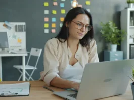 Un estudio de Robert Half revela que, pese a que el 90% valora el bienestar emocional, la mayoría de las empresas carece de herramientas para prevenir crisis de salud mental.