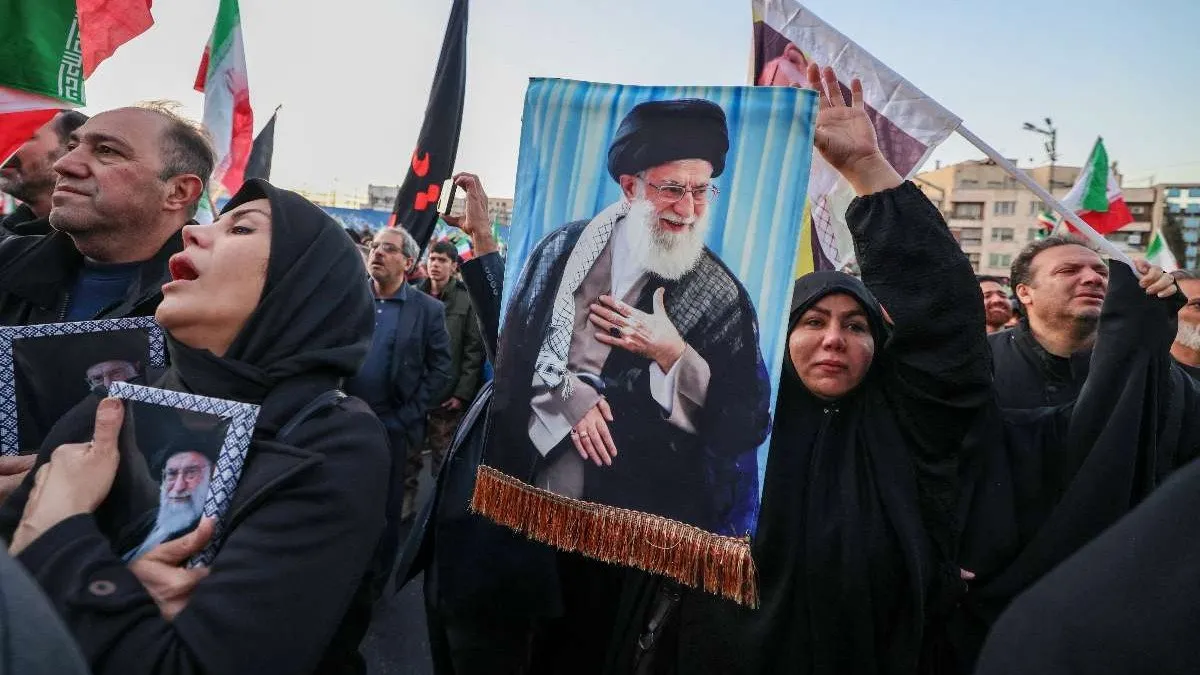 Irán promete venganza tras la muerte de Alí Jamenei en ataques de EE.UU. e Israel.