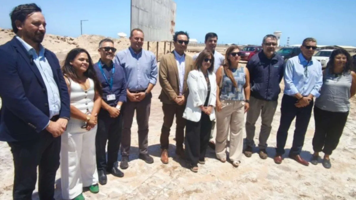 Empresarios brasileños y el Ministerio firman contrato para centro logístico en Arica.