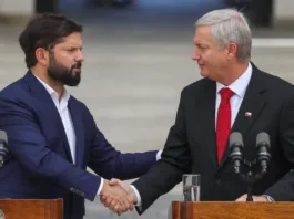 El 54% de los chilenos desconfía de la información del gobierno sobre el cable con China.