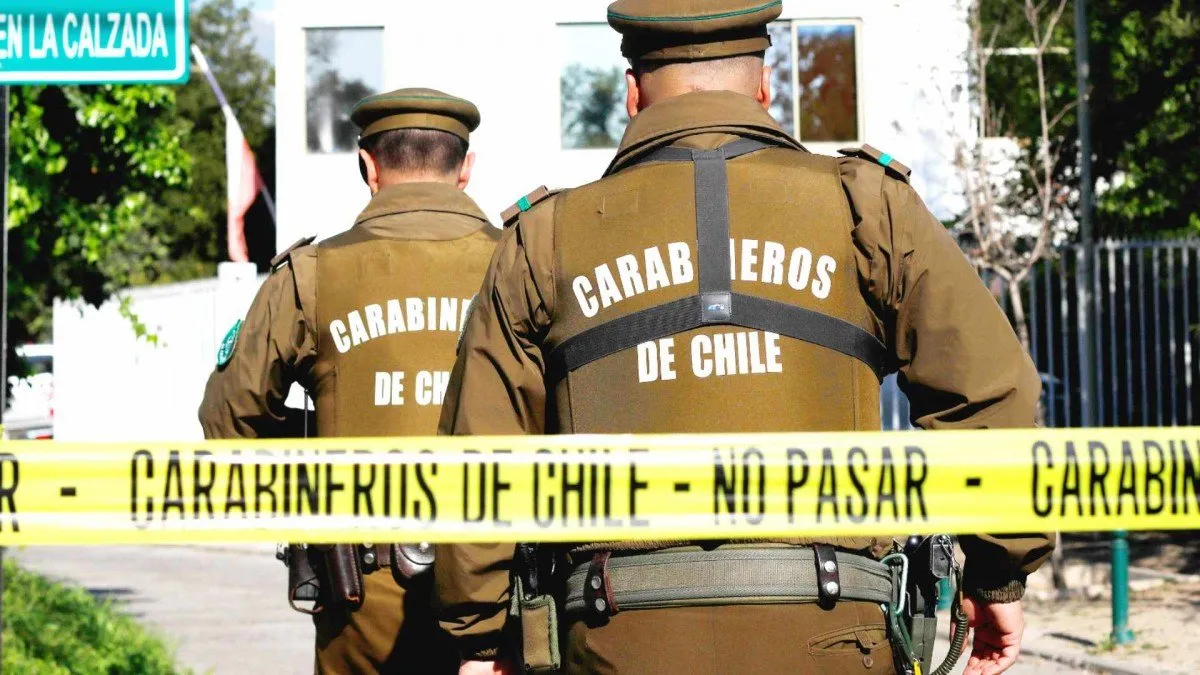 Estudiante de 20 años ataca con cuchillo a funcionarios en colegio de Buin.