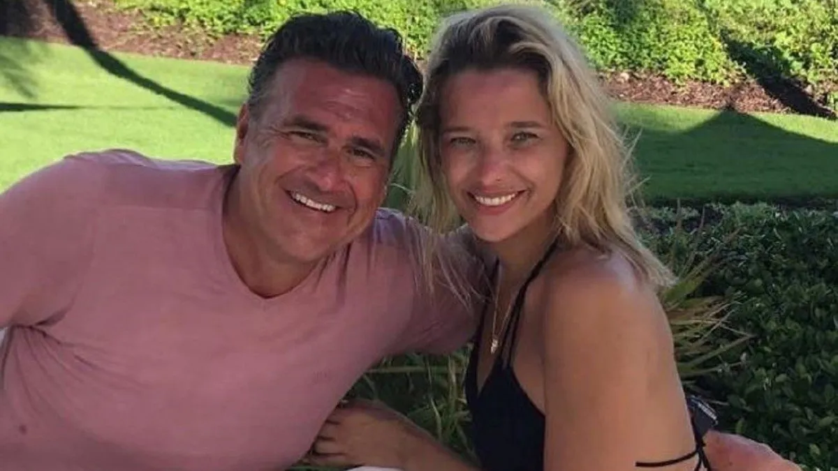 Claudia Schmidt comparte detalles sobre su matrimonio y la salud de John Bogdan.