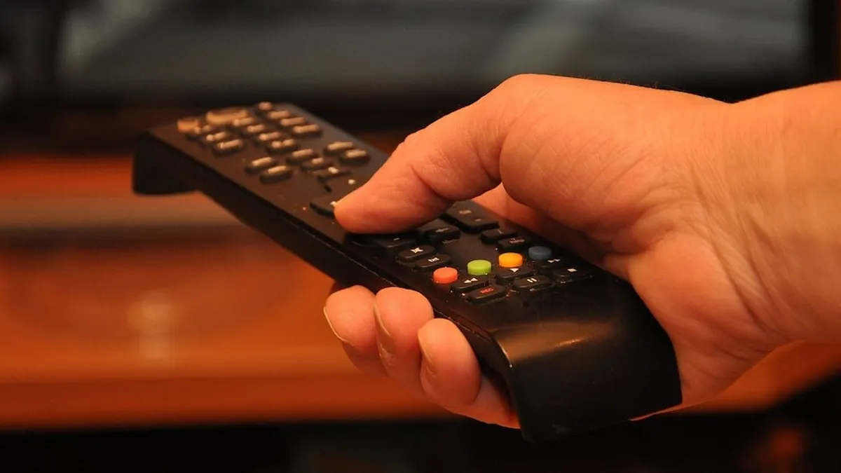 Estudio revela que solo el 21% confía en la televisión abierta por desinformación.