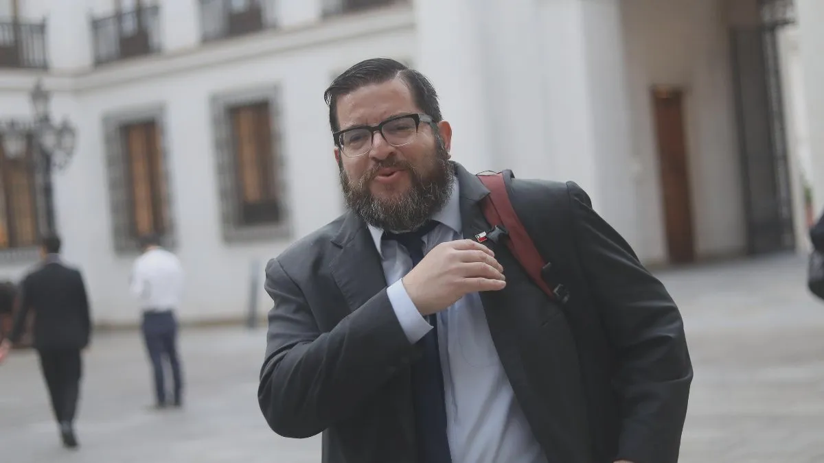 Cristián Valenzuela asume responsabilidad por error comunicacional sobre finanzas del Estado.
