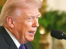 Trump asegura que EE. UU. tiene armas ilimitadas y critica a Biden por su gestión.