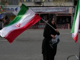 Trump extiende plazo para reabrir Ormuz y suspende ataques a Irán en negociaciones.