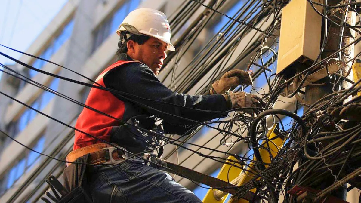 Enel programará cortes de luz en varias comunas de la RM el 5 de marzo.