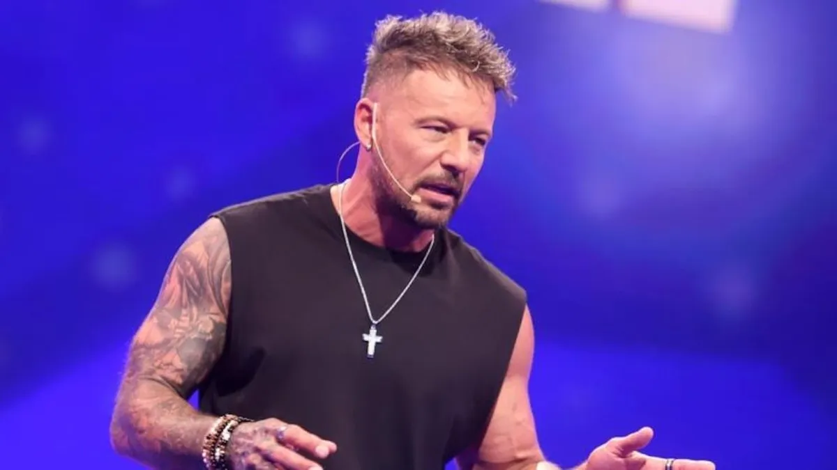 Altercado entre Fabricio Vasconcellos y un conductor en Colina deja lesiones y denuncias.