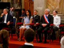 El arzobispo Chomalí llama a dignificar la política y fortalecer la democracia.