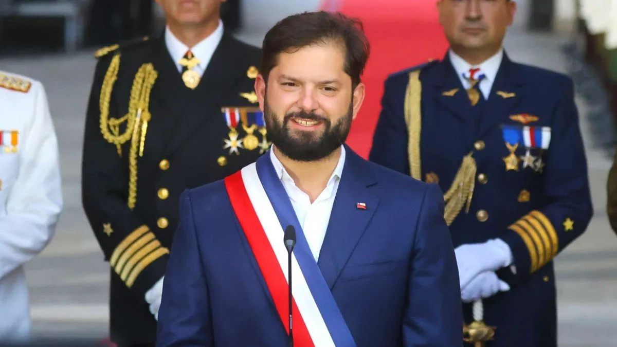 El Presidente Boric agradece a los chilenos y resalta el rol de la prensa en democracia.