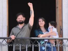 Gabriel Boric se despide en la Plaza de la Constitución