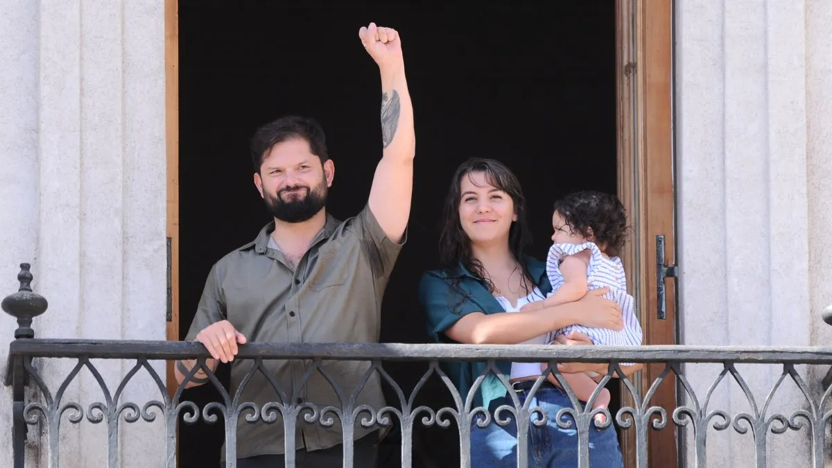 Gabriel Boric se despide en la Plaza de la Constitución