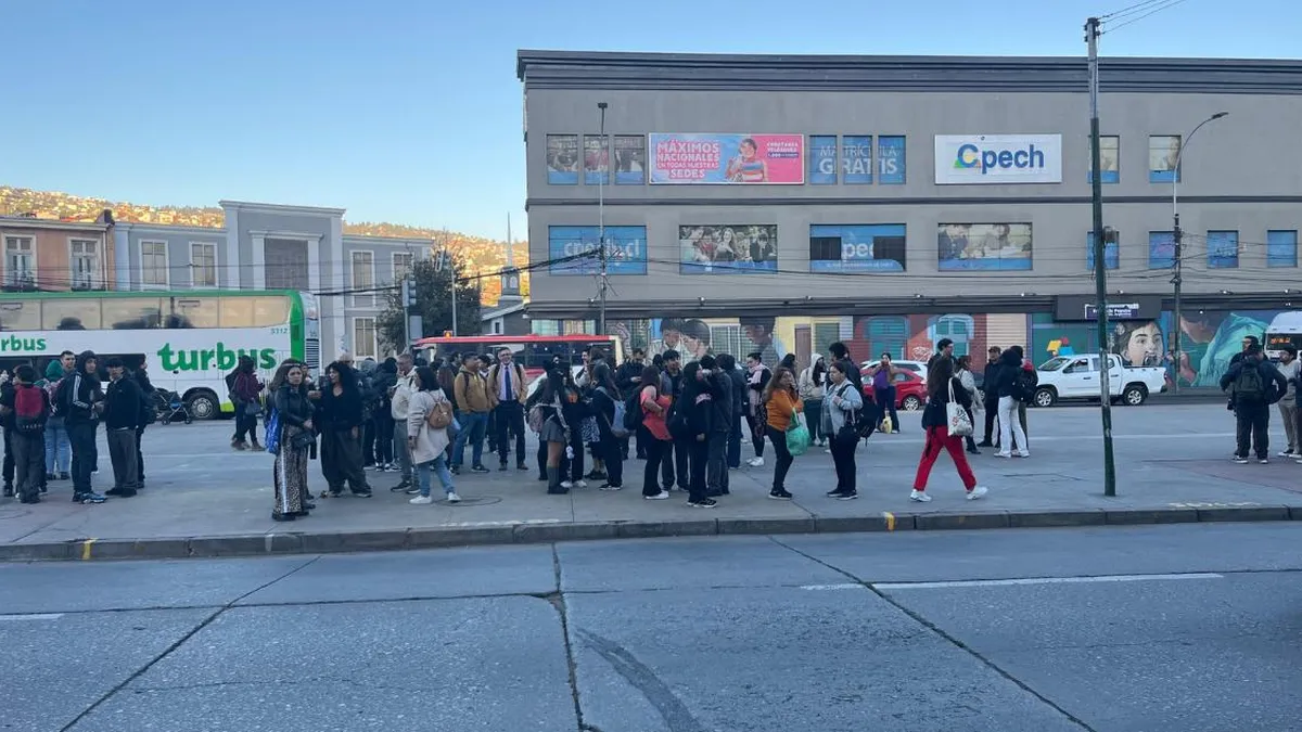 Evacuación en el Instituto Superior de Comercio por posible elemento sospechoso.