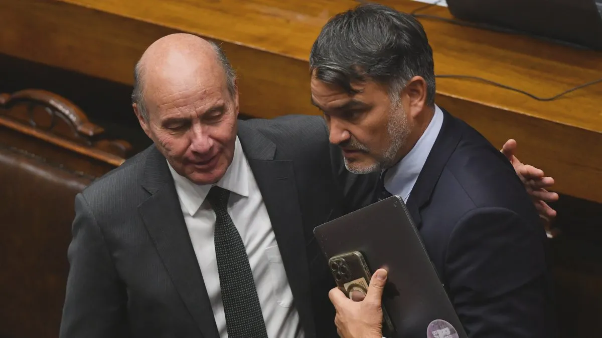 El senador Macaya critica el recorte del 3% en áreas clave como Seguridad y Salud.