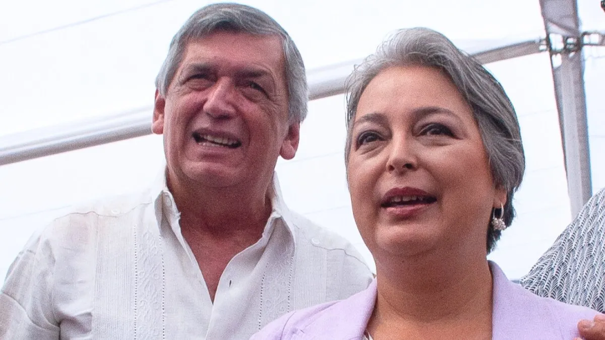 Jeannette Jara critica proyecto de conmutación de penas y reunión Boric-Kast. Jeannette Jara critica proyecto de conmutación de penas y reunión Boric-Kast.