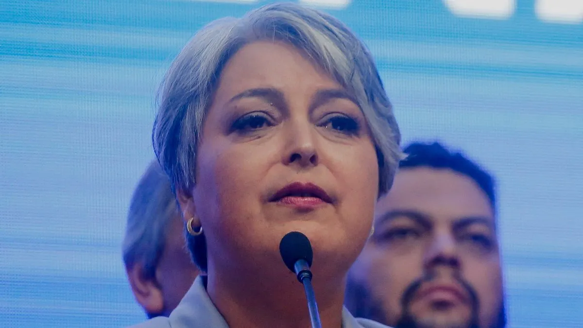 Aumento en combustibles: críticas de Jeannette Jara al gobierno.