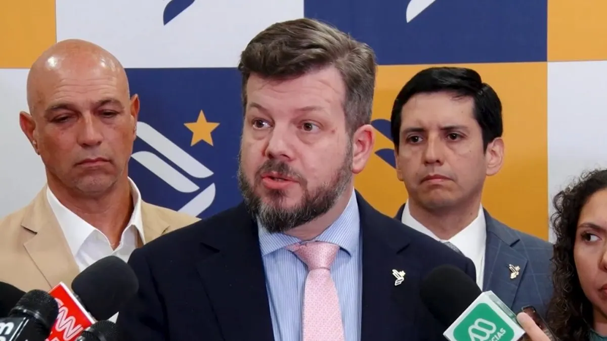 Johannes Kaiser pide investigar la violencia en las manifestaciones del 18-O.