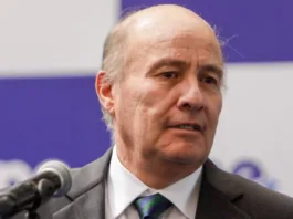 El ministro Quiroz anuncia recorte de gasto público de US$4.000 millones por crisis fiscal.