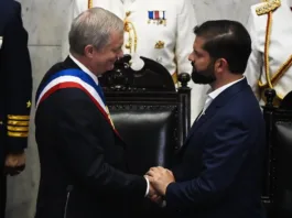 José Antonio Kast asume la presidencia en un Congreso dividido y tenso.