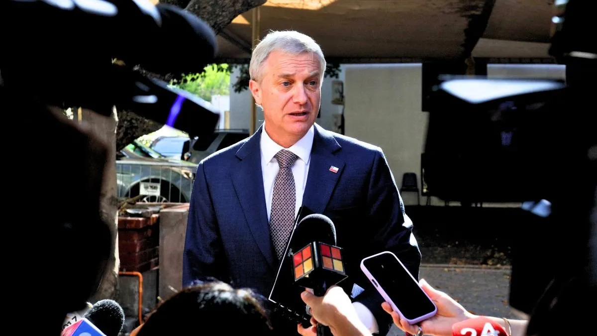 José Antonio Kast defiende el proyecto de conmutación de penas en medio del debate.