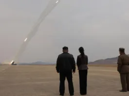 Kim Jong-un reafirma el poder nuclear de Corea del Norte y critica a Corea del Sur.
