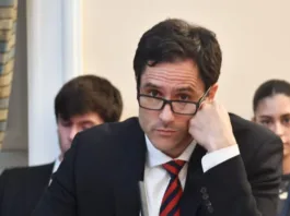 Luis Silva destaca el impacto de los indultos en la unidad nacional y la sorpresa presidencial.