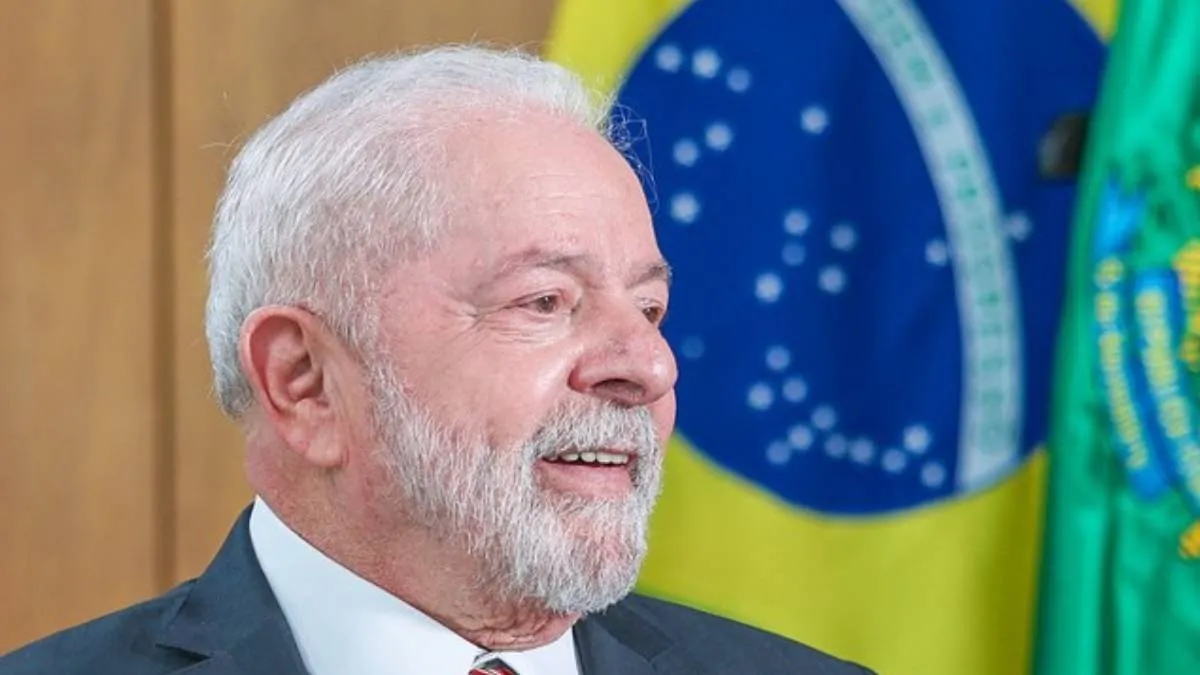 Lula da Silva critica a Kast por invitar a hijos de Bolsonaro al cambio de mando.