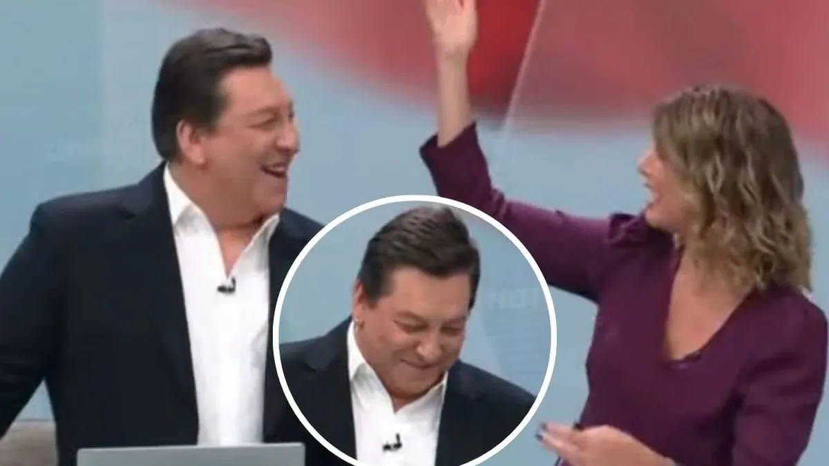 Macarena Pizarro bromea con Julio César Rodríguez en el cambio de mando presidencial.