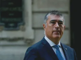 El alcalde Mario Desbordes defiende la nulidad del traspaso de escuelas al Estado.