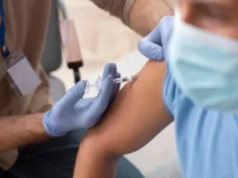 Nuevo punto de vacunación en el Metro de Santiago para influenza y Covid-19.