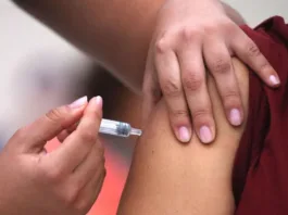 Campaña de Vacunación 2026 en Chile: protección gratuita contra virus respiratorios y COVID-19.