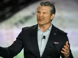 El Pentágono restringe fotógrafos tras quejas sobre imágenes del secretario Hegseth.