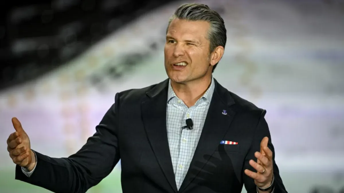 El Pentágono restringe fotógrafos tras quejas sobre imágenes del secretario Hegseth.