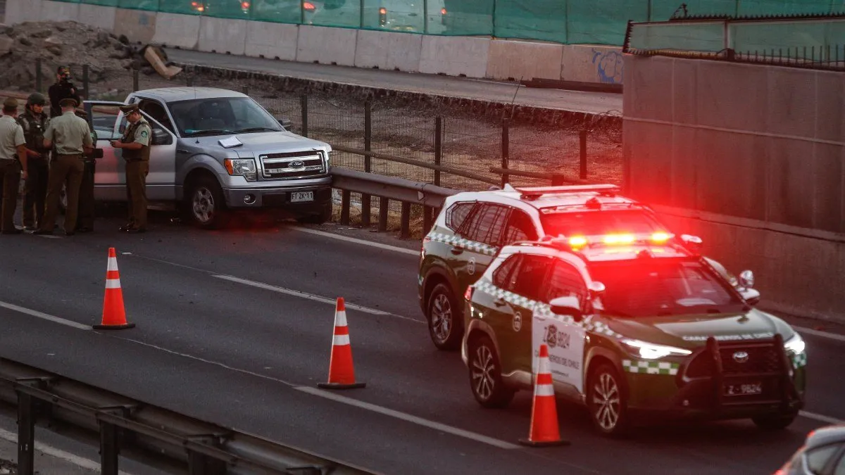 Tres futbolistas asaltados en Santiago; Carabineros detiene a un sospechoso.