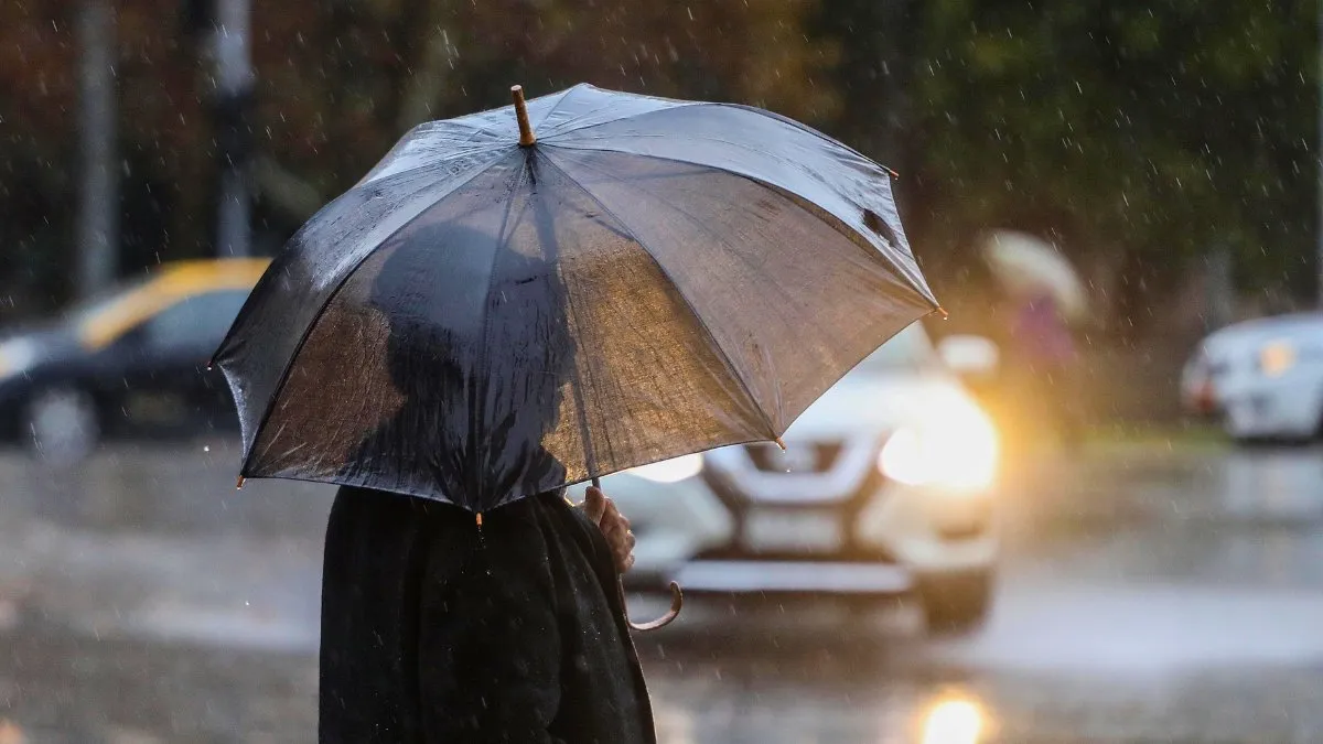Cambio en el clima en Santiago: nubosidad y posibles lluvias débiles en algunas zonas.