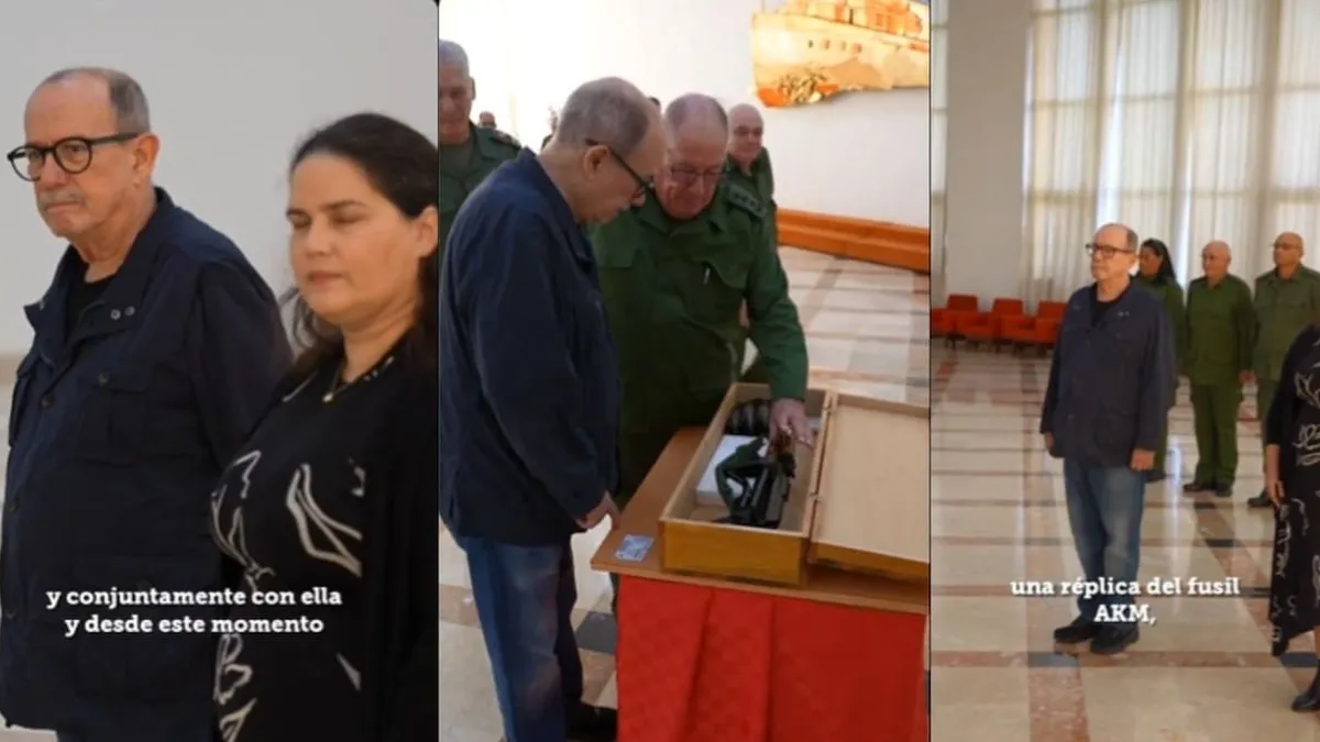 Silvio Rodríguez recibe un fusil AKM en ceremonia con el presidente Díaz-Canel.