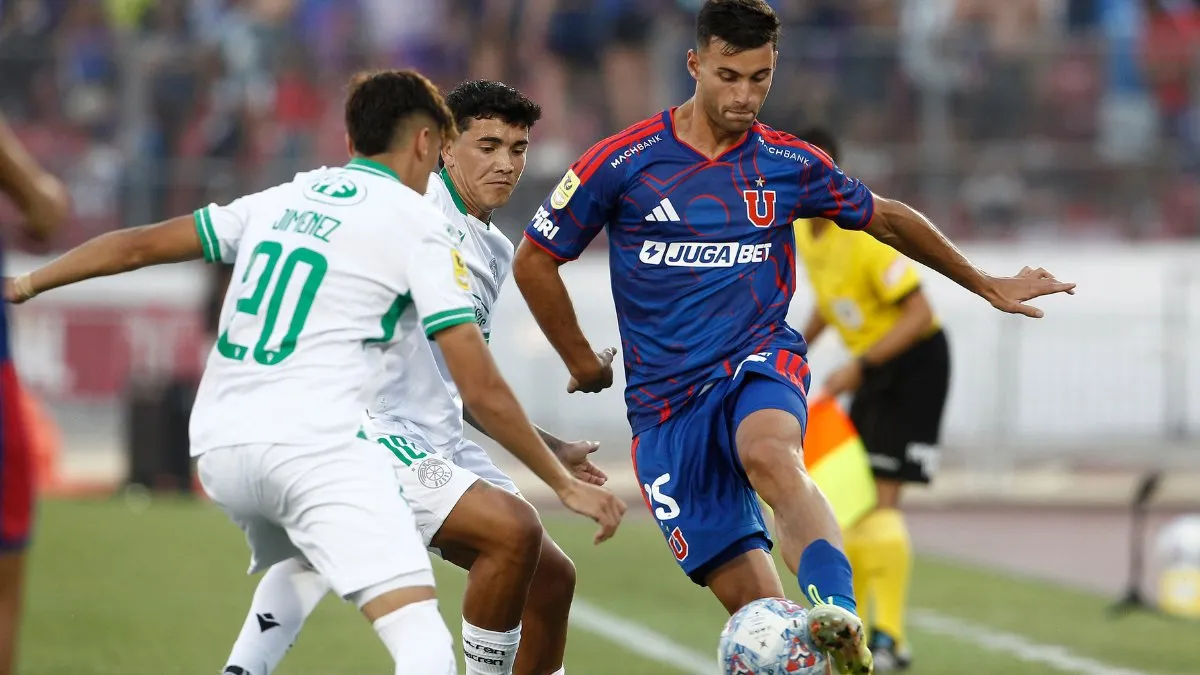 Controversia por revocación de hinchas de la U de Chile en partido de Copa de la Liga.