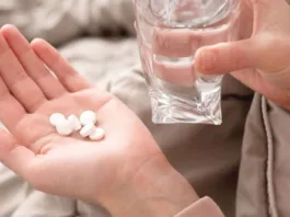 Estudio revela vínculo entre paracetamol y conductas de riesgo en jóvenes.