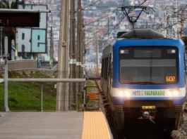 Detenido por Carabineros tras acosar a joven en tren de Valparaíso.