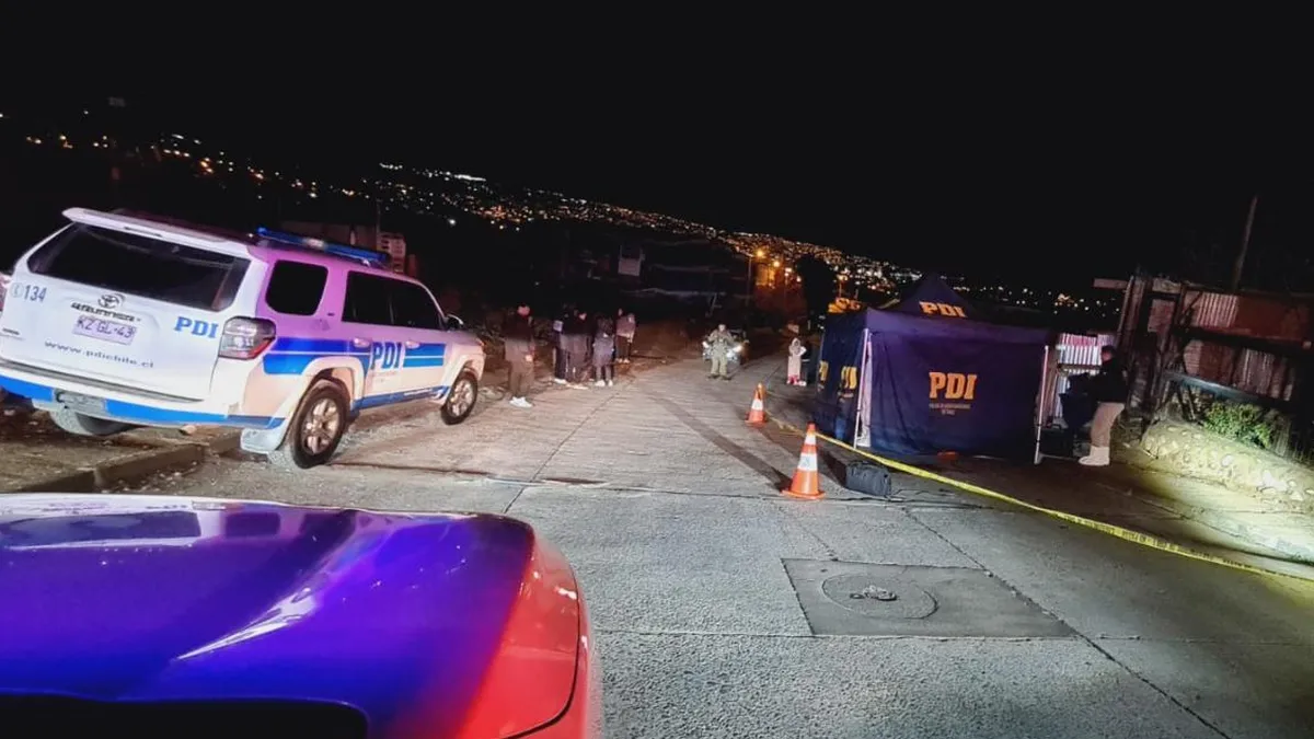 Homicidio en cerro Placeres: hombre de 54 años hallado con heridas en el cuello.