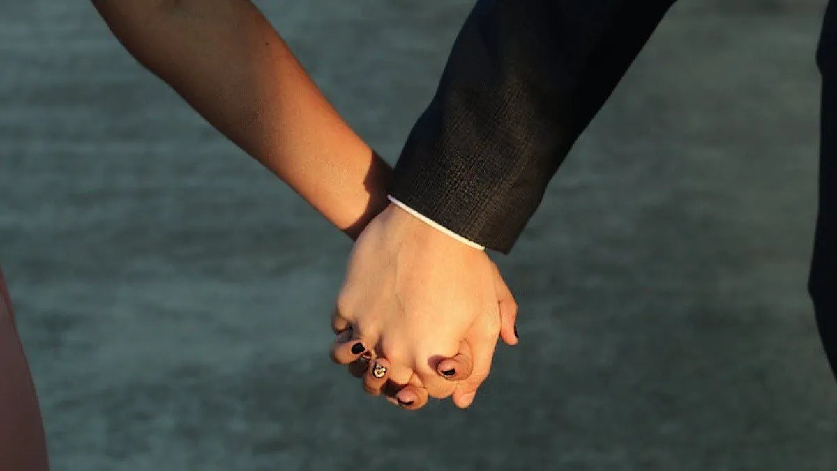 El AUC: un paso hacia la regularización de parejas y sus derechos legales.