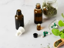 La AEMPS desestima la homeopatía tras analizar 64 estudios desde 2009.