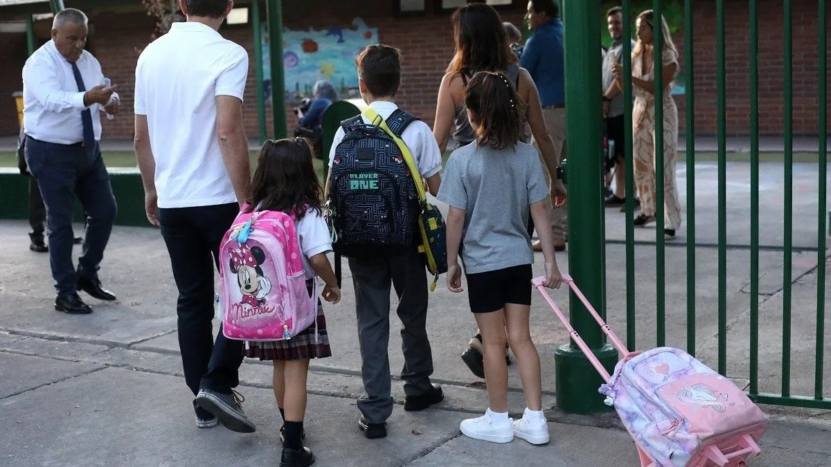 Bono por Deber Asistencia Escolar: $10.000 mensuales para familias vulnerables.