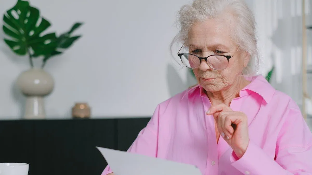 Bono por hijo: apoyo económico para mujeres mayores de 65 años en Chile.
