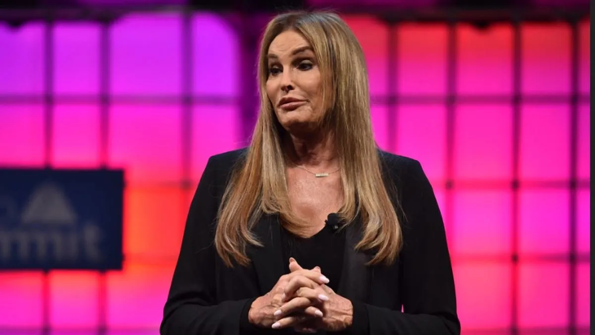 Caitlyn Jenner enfrenta dificultades para actualizar su pasaporte por nuevas políticas.