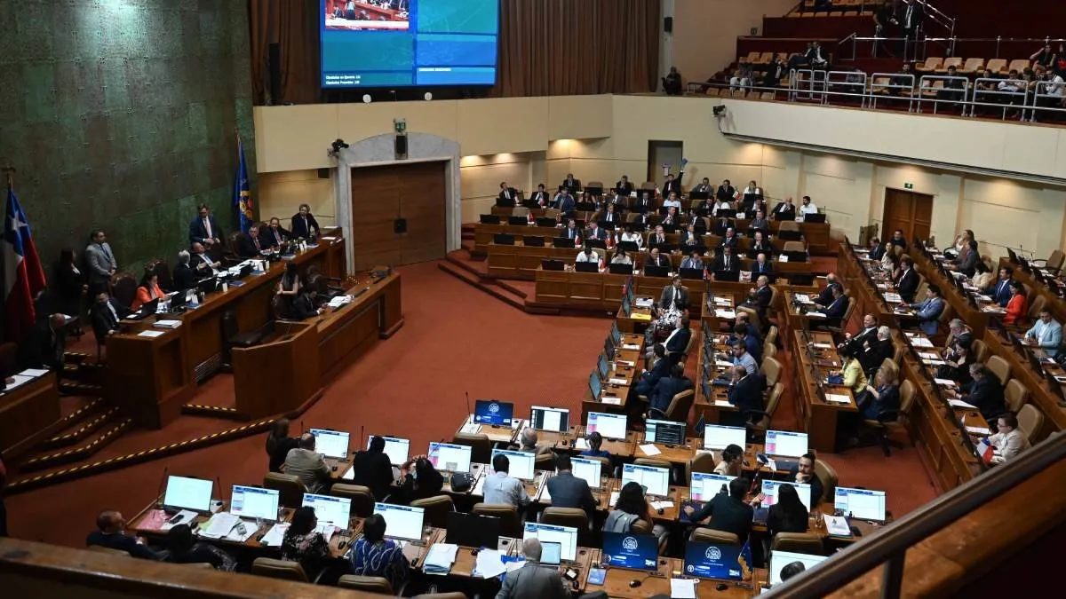 La Cámara de Diputados aprueba la ley "Escuelas Protegidas" con 103 votos a favor.